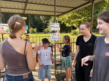 Когда в лагере своя валюта: за экспрессики тут делают тату, причёски и даже массаж!