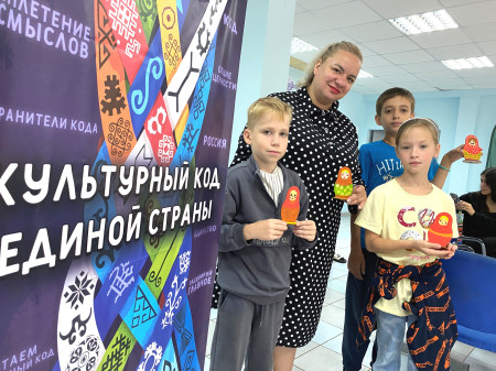 От узора до истории: как ребята оживили матрёшек в лагере!