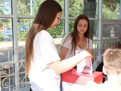 С любовью к профессии и Родине: в детском лагере отметили День железнодорожника в патриотическом формате