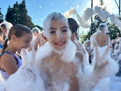 Пенная феерия в "Зеленом огоньке": море веселья и брызги позитива!