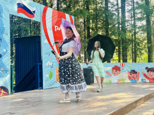 Ярко, весело и зажигательно: в Огоньках отмечали День молодёжи!