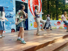 Ярко, весело и зажигательно: в Огоньках отмечали День молодёжи!