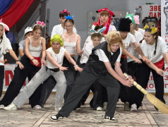 Вечерняя эстрада: отряды зажгли танцпол своими флешмобами! 
