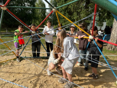 В ДОЛ им. Лизы Чайкиной прошёл захватывающий квест &laquo;Железнодорожный вызов&raquo;: ловкость, знания и поддержка младших отрядов