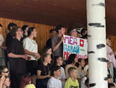 Танцевальный ураган: младшие отряды зажгли на вечерней эстраде! 