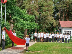 Торжественная линейка, посвященная Дню памяти и скорби