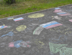 Яркий День России в «Маяке»: Конкурс рисунков на асфальте!