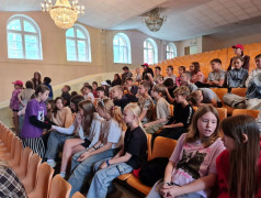 Три подгруппы, один флаг: как в лагере прошёл квиз ко Дню Государственного флага России