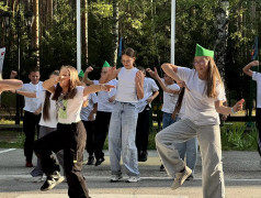 Торжественное открытие четвёртой смены &mdash; 2026: флаги, девизы и яркие визитки