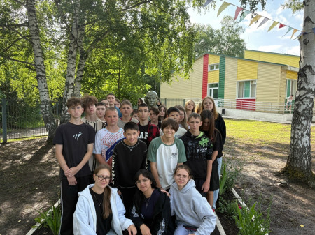 22 июня в ДОЛ им. Лизы Чайкиной почтили память героев Великой Отечественной войны: уроки мужества, смотр строя и битва хоров