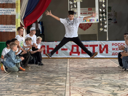 Презентация отрядов: сцена, где зажигаются звёзды! 