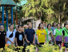 Торжественная линейка: старт новой недели в лагере