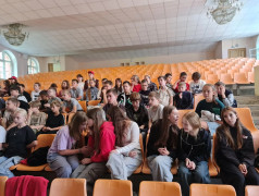 Три подгруппы, один флаг: как в лагере прошёл квиз ко Дню Государственного флага России