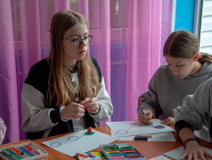 Семейные маршруты России: творческая выставка в лагере «Маяк»