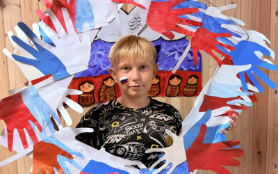 &laquo;Цвета, которые нас объединяют&raquo;: День Государственного флага в Стране железных дорог
