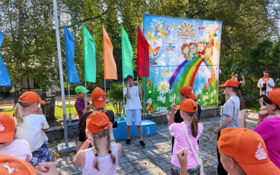 Шум трибун и воля к победе: День физкультурника объединил железнодорожные лагеря