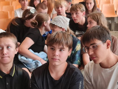 Три подгруппы, один флаг: как в лагере прошёл квиз ко Дню Государственного флага России