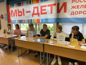 Как спасти город, когда всё идет не по плану? Подростки примерили на себя роль городских служб  