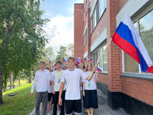 «Смирно! Равнение на знамя!» 