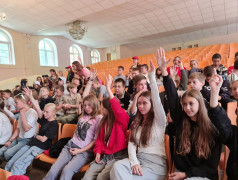 Три подгруппы, один флаг: как в лагере прошёл квиз ко Дню Государственного флага России