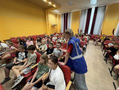"Дорожный квиз&ldquo; в ДОЛ им. Ю. А. Гагарина: инспекторы ГИБДД провели урок безопасности для детей