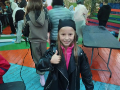 Время молодых. Детство