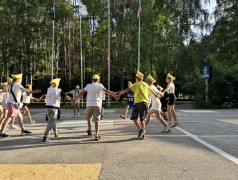 Торжественное открытие четвёртой смены &mdash; 2026: флаги, девизы и яркие визитки