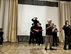 Когда весь лагерь поёт в унисон: конкурс пародий в нашем лагере