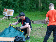 Укрытие в лесу: развитие туристических навыков в «Маяке»