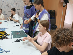 Десять рук руководителя кружка!