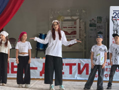 Танцевальный ураган: младшие отряды зажгли на вечерней эстраде! 