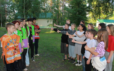 Подростки создают "Лето в лицах".
