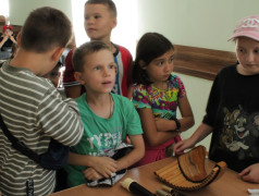 Жалейка, свирель,  панфлейта и гусли - звучали в руках маленьких музыкантов!