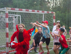 Комический футбол: вожатые против детей&nbsp;&mdash;&nbsp;и никаких правил!
