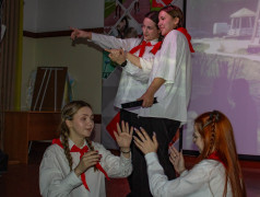 Вожатский отряд “ЗОВ” представил спектакль “Сказка о потерянном времени”