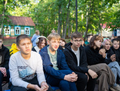 Показ мод в летнем лагере: дети творчески подходят к моде и развлечениям!