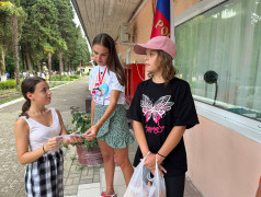 Первый день смены в детском лагере начался с яркого приключения: прохождение квеста с заданиями