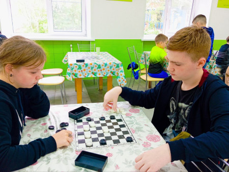 Соревнования по шашкам в лагере 