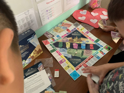 игра в деталях "Монополия Саратов-Энгельс