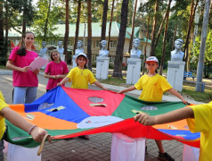 В ДОЛ "Зелёный огонёк" ярко подвели итоги программ "Железнодорожная игротека" и "Кольца защиты" проведя итоговую игру "Суперсила Квадронавтов"!