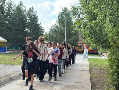 22 июня в ДОЛ им. Лизы Чайкиной почтили память героев Великой Отечественной войны: уроки мужества, смотр строя и битва хоров