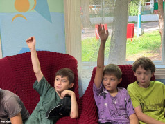 Когда легенда говорит с детьми: встреча с чемпионами в День физкультурника