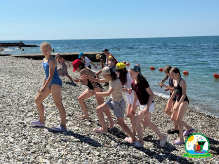 Солнце, бриз и водные процедуры: отдых на море в ДОЛ «Зелёный огонёк»