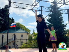 Зарядка с хранителями порядка: спортивная встреча в ДОЛ &laquo;Зелёный огонёк&raquo;