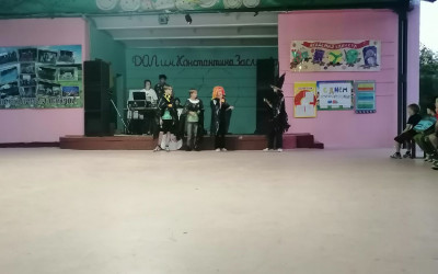 Мы отмечаем праздник!