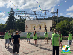 Зарядка с хранителями порядка: спортивная встреча в ДОЛ &laquo;Зелёный огонёк&raquo;
