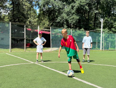 Скорей на стадион, ура! Нас ждет любимая игра!